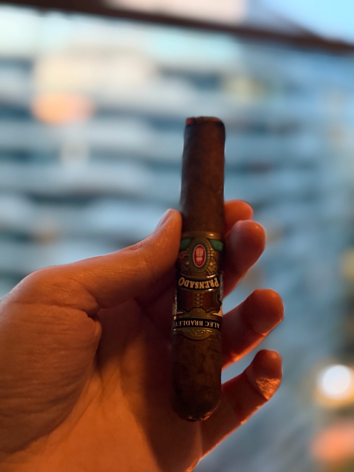 Alec Bradley Prensado